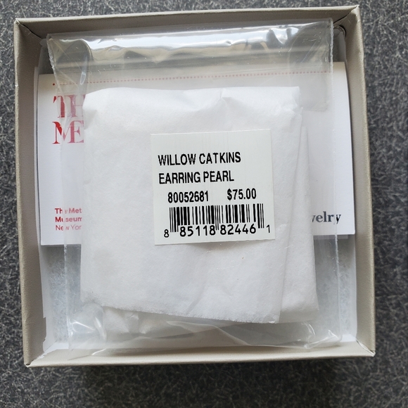 The Met Willow Catkins pearl drop earings & pearl bib necklace - Picture 16 of 16